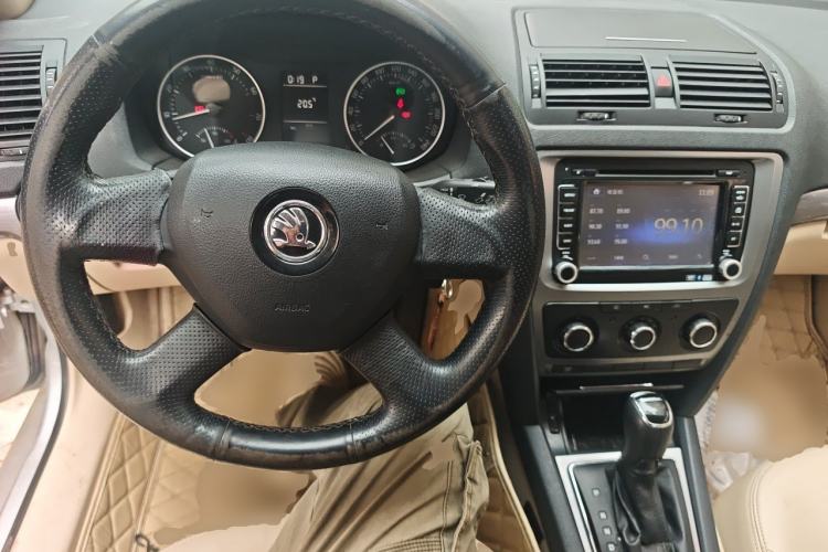 Used Skoda Octavia 2015 Classic Model 1.6L Automatic Yijie Version Steering Wheel