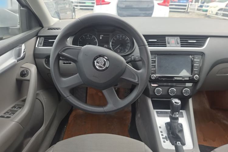 Used Skoda Octavia 2015 1.6L Automatic Yijie Edition Steering Wheel