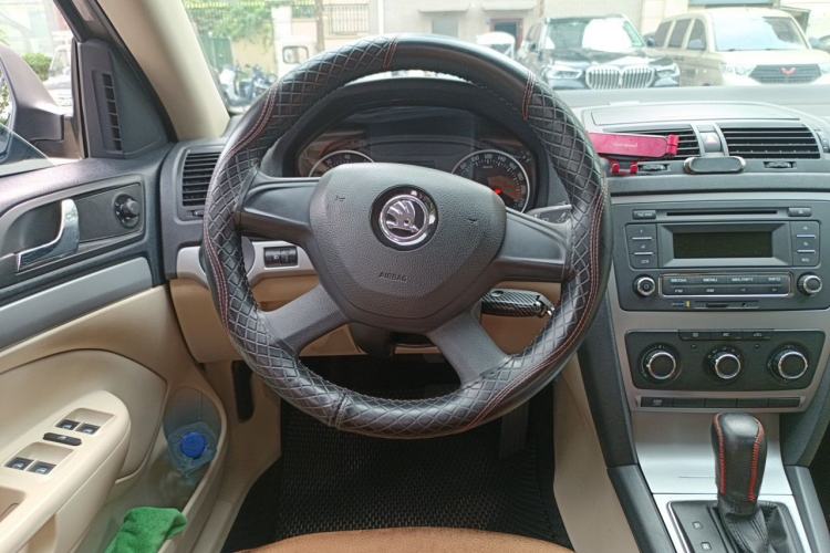 Used Skoda Octavia 2015 Classic Model 1.6L Automatic Yijie Version Steering Wheel