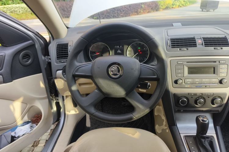 Used Skoda Octavia 2015 Classic Model 1.6L Automatic Yijie Version Steering Wheel