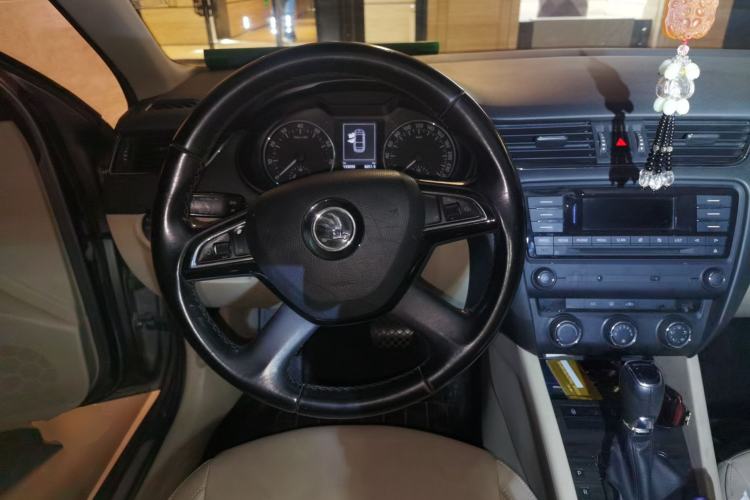 Used Skoda Octavia 2015 1.6L Automatic Yijun Edition Steering Wheel