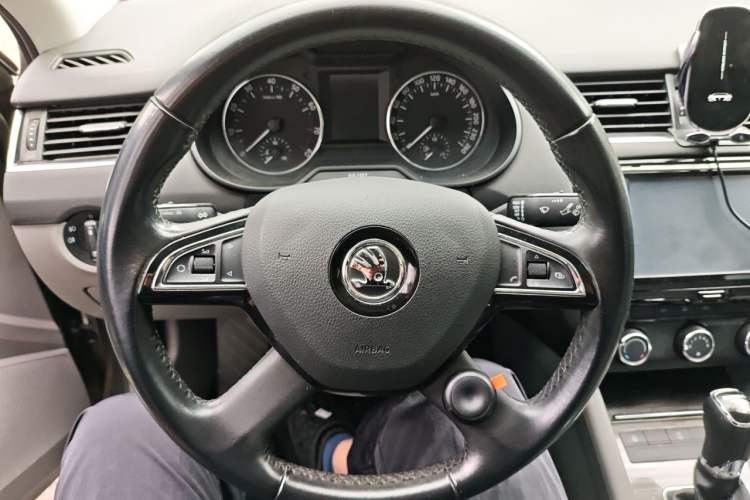 Used Skoda Octavia 2015 1.6L Automatic Yijun Edition Steering Wheel