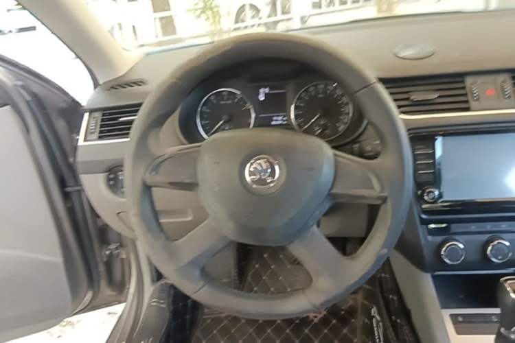 Used Skoda Octavia 2015 1.6L Automatic Yijie Edition Steering Wheel