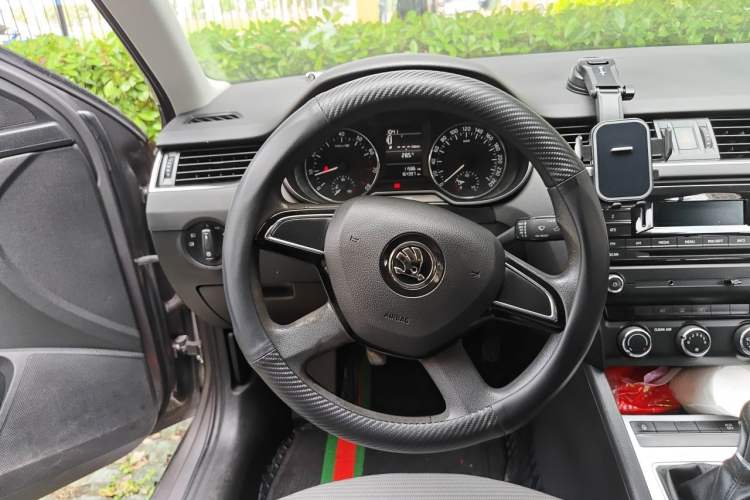 Used Skoda Octavia 2015 1.6L Manual Yijie Edition Steering Wheel