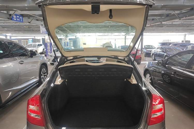 Used Skoda Octavia 2015 Classic Model 1.6L Automatic Yijie Version Trunk
