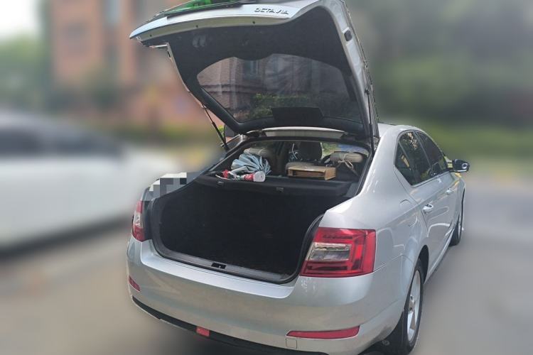 Used Skoda Octavia 2015 1.6L Automatic Yijun Edition Trunk