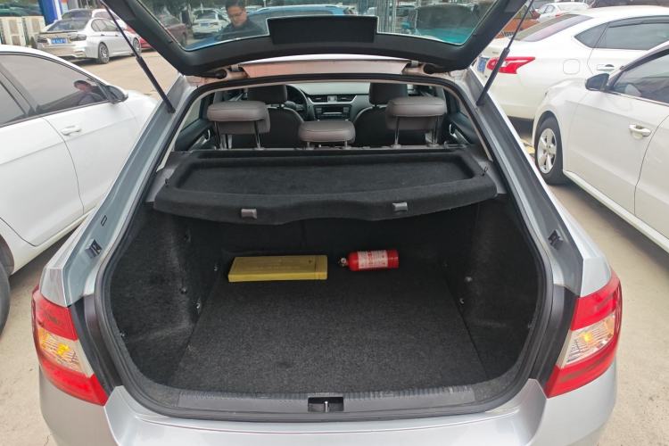 Used Skoda Octavia 2015 1.6L Automatic Yijie Edition Trunk