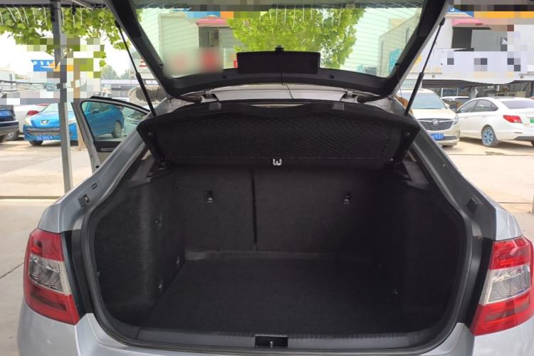Used Skoda Octavia 2015 1.6L Automatic Yijun Edition Trunk