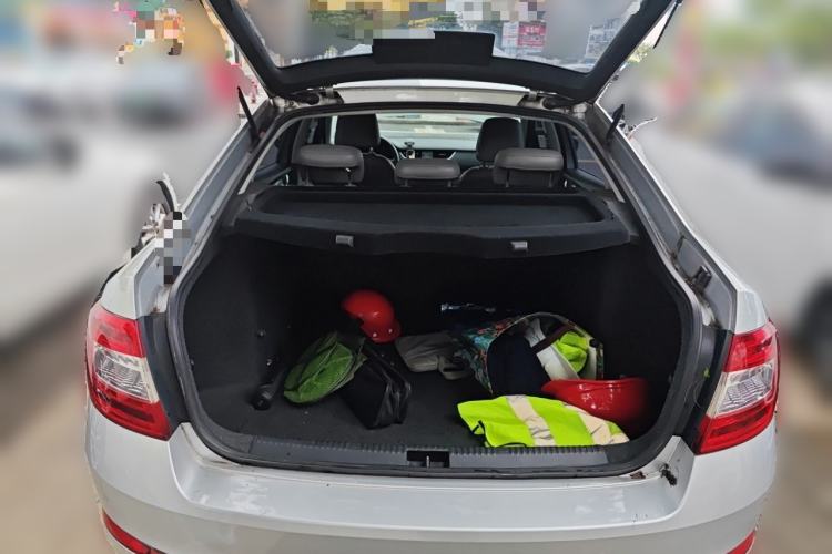 Used Skoda Octavia 2015 1.6L Automatic Yijie Edition Trunk