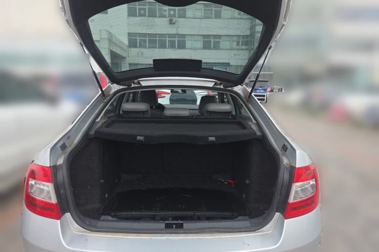 Used Skoda Octavia 2015 1.6L Automatic Yijie Edition Trunk