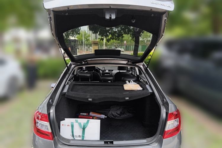Used Skoda Octavia 2015 1.6L Manual Yijie Edition Trunk