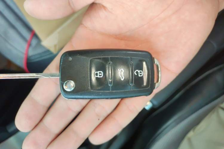Used Skoda Octavia 2015 Classic Model 1.6L Manual Eado Version Vehicle Key