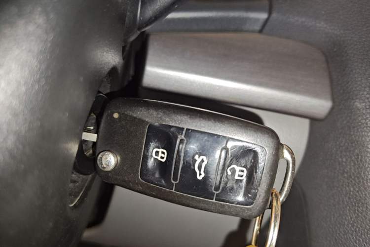Used Skoda Octavia 2015 Classic Model 1.6L Manual Eado Version Vehicle Key