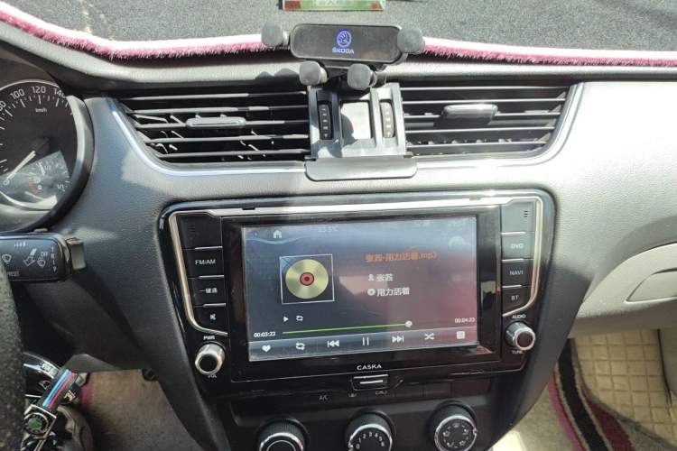 Used Skoda Octavia 2015 1.6L Manual Yijie Edition Audio And AC Panel