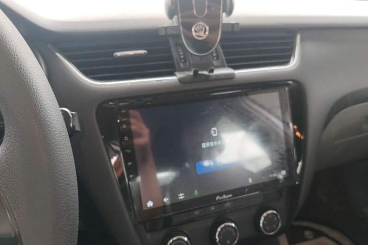 Used Skoda Octavia 2015 1.6L Manual Yijie Edition Audio And AC Panel