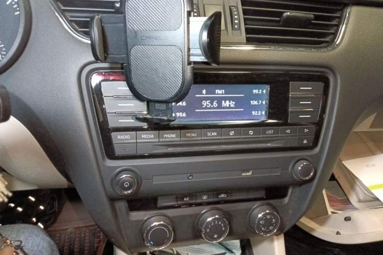Used Skoda Octavia 2015 1.4TSI DSG Yijun Edition Audio And AC Panel