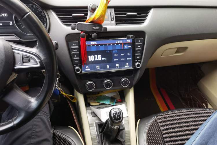 Used Skoda Octavia 2015 1.6L Manual Yijun Edition Audio And AC Panel