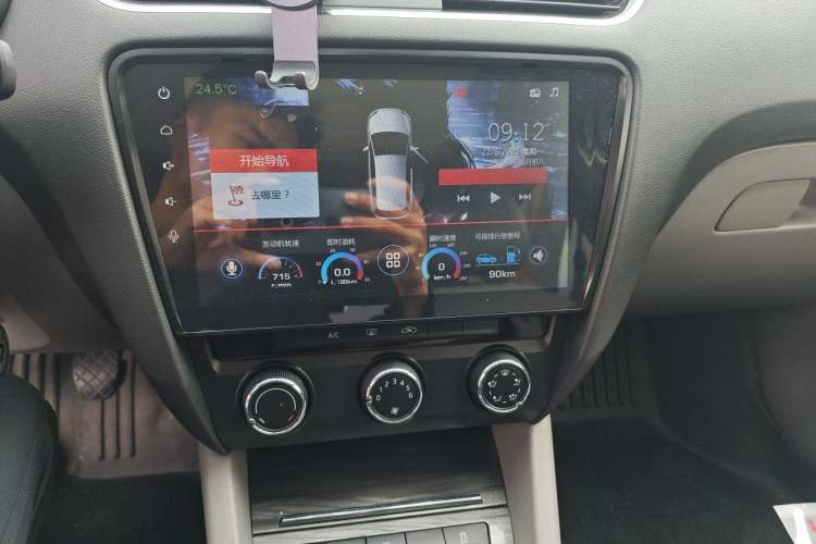 Used Skoda Octavia 2015 1.6L Manual Yijun Edition Audio And AC Panel
