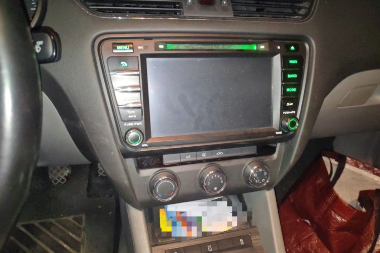 Used Skoda Octavia 2015 1.6L Manual Yijun Edition Audio And AC Panel