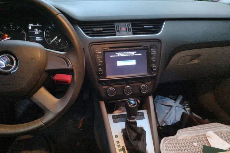 Used Skoda Octavia 2015 1.6L Automatic Yijie Edition Audio And AC Panel