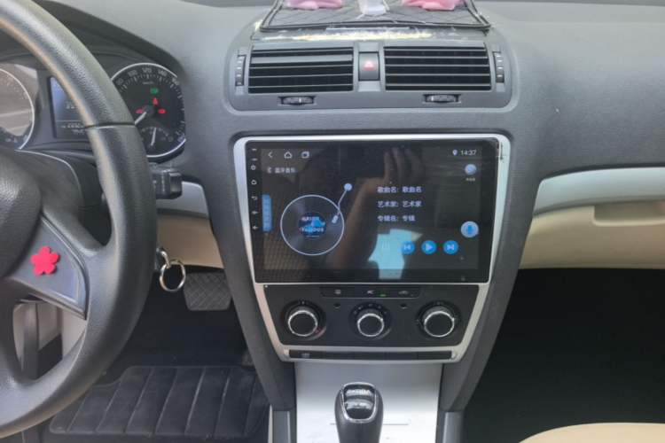 Used Skoda Octavia 2015 Classic Model 1.6L Automatic Yijie Version Audio And AC Panel