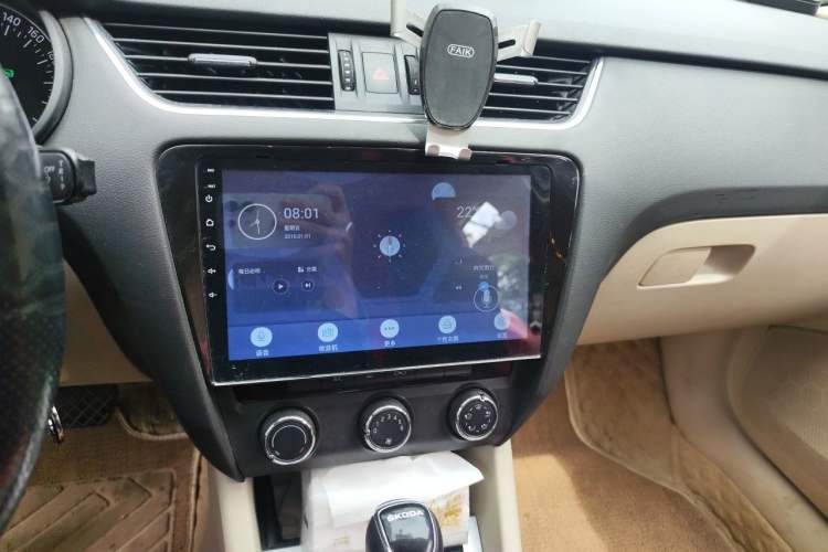 Used Skoda Octavia 2015 1.6L Automatic Yijie Edition Audio And AC Panel