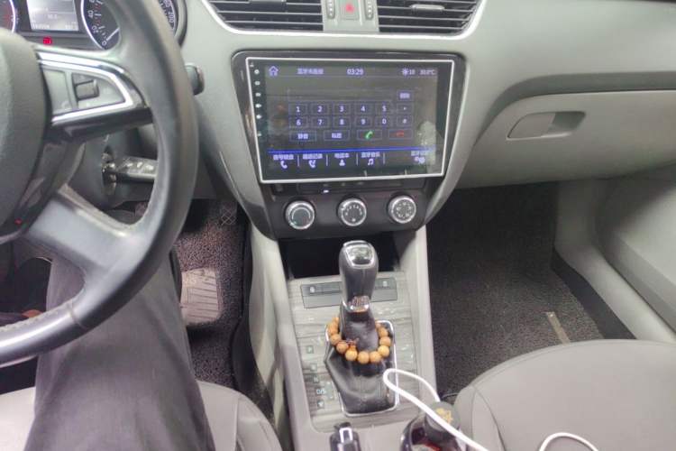 Used Skoda Octavia 2015 1.6L Automatic Yijun Edition Audio And AC Panel