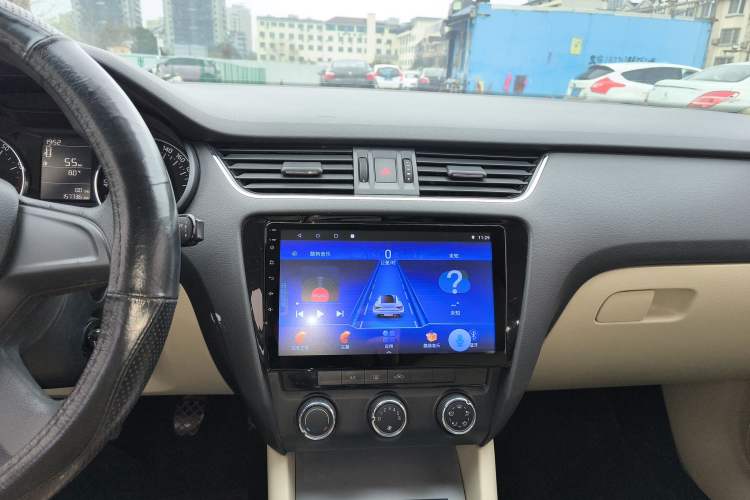 Used Skoda Octavia 2015 1.6L Manual Yijie Edition Audio And AC Panel