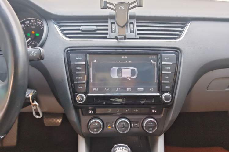 Used Skoda Octavia 2015 1.4TSI DSG Yijun Edition Audio And AC Panel