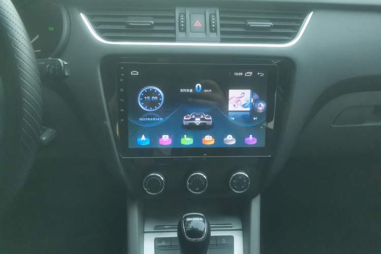 Used Skoda Octavia 2015 1.6L Automatic Yijie Edition Audio And AC Panel