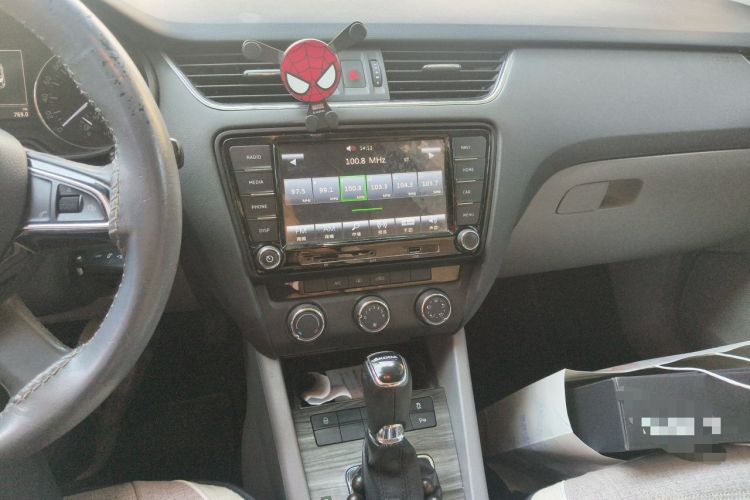 Used Skoda Octavia 2015 1.6L Automatic Yijie Edition Audio And AC Panel
