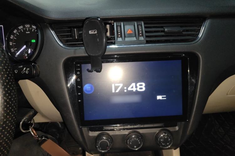 Used Skoda Octavia 2015 1.6L Automatic Yijun Edition Audio And AC Panel