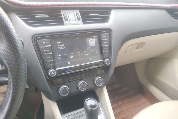 Used Skoda Octavia 2015 1.4TSI DSG Yijun Edition Audio And AC Panel