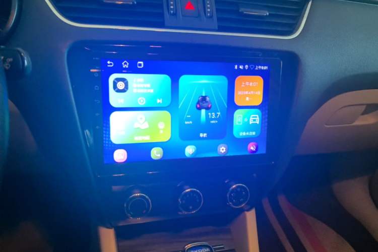 Used Skoda Octavia 2015 1.6L Automatic Yijun Edition Audio And AC Panel