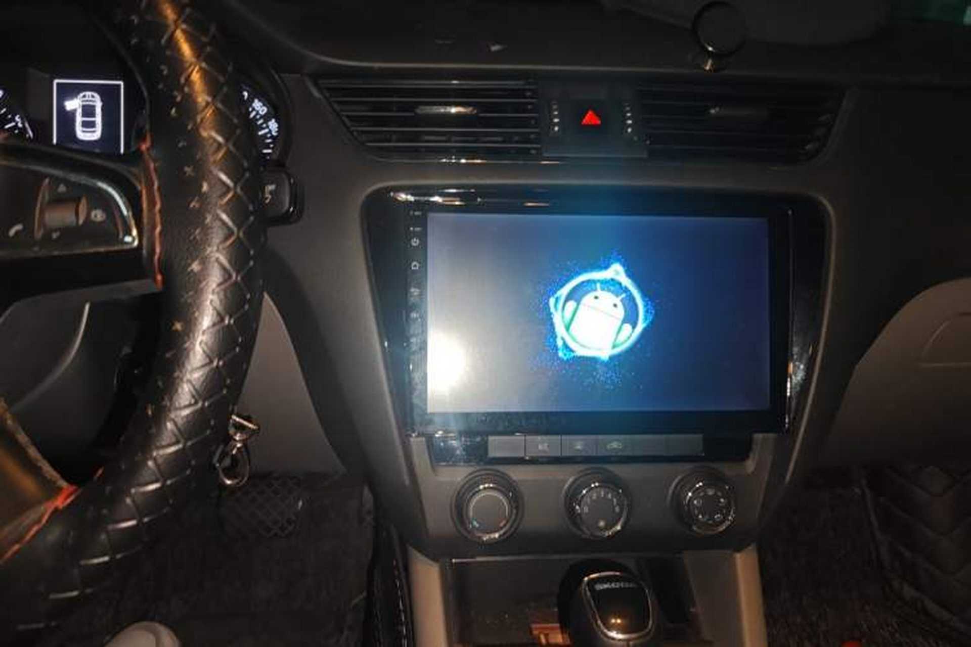 Used Skoda Octavia 2015 1.6L Automatic Yijun Edition Audio And AC Panel