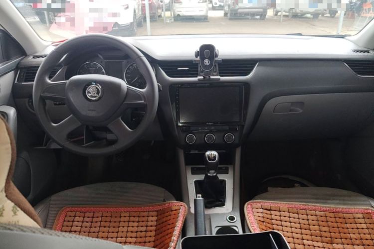 Used Skoda Octavia 2015 1.6L Manual Yijie Edition Center Console