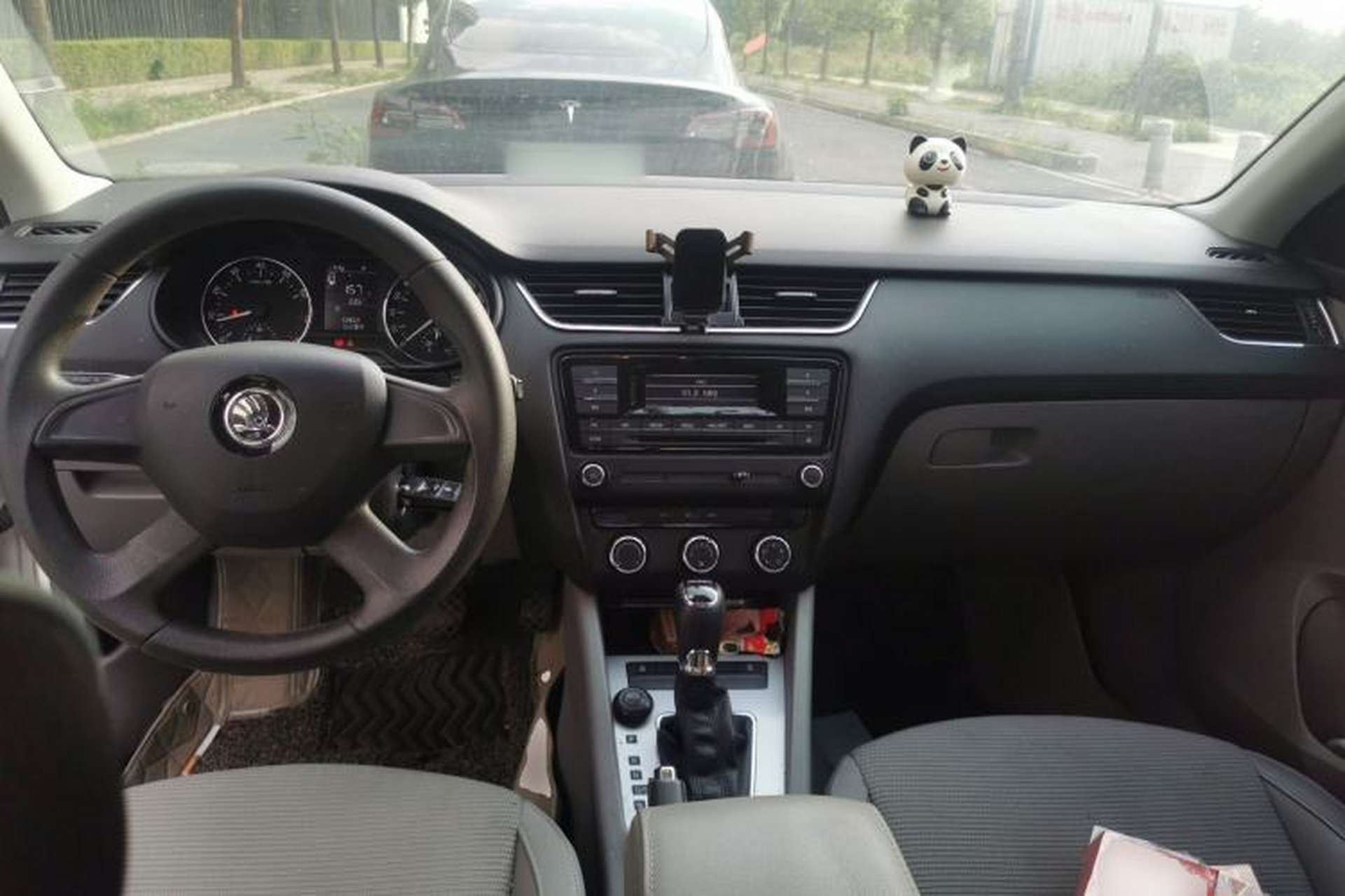 Used Skoda Octavia 2015 1.6L Automatic Yijie Edition Center Console