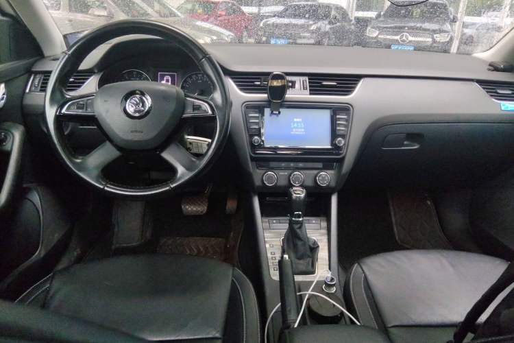 Used Skoda Octavia 2015 1.6L Automatic Yijun Edition Center Console