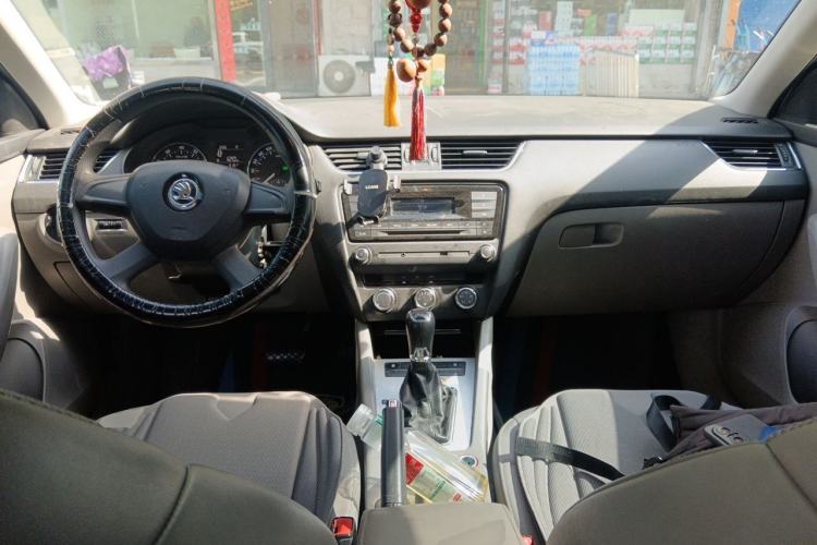 Used Skoda Octavia 2015 1.6L Automatic Yijie Edition Center Console