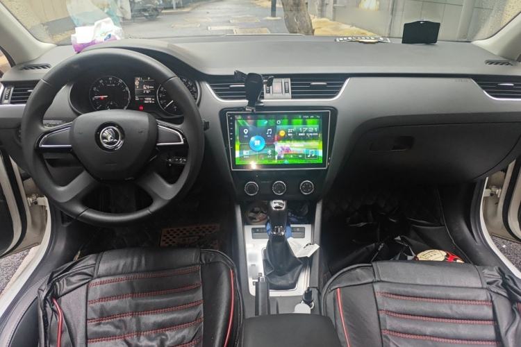 Used Skoda Octavia 2015 1.6L Automatic Yijie Edition Center Console
