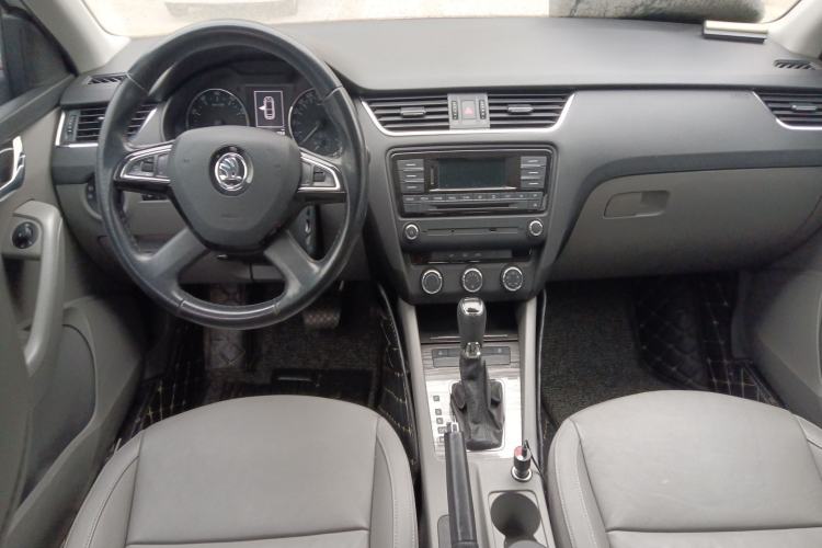 Used Skoda Octavia 2015 1.6L Automatic Yijun Edition Center Console