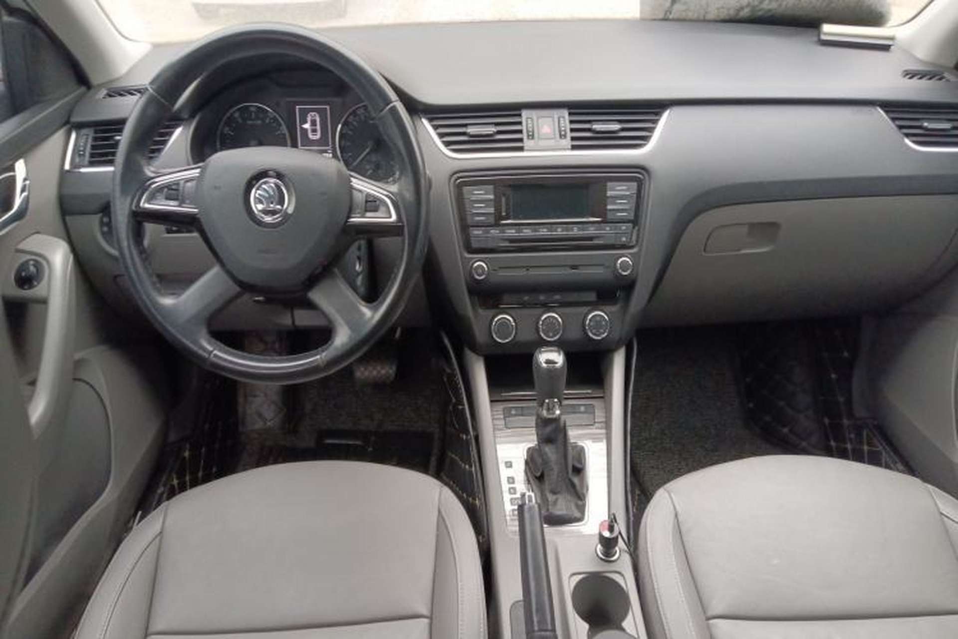 Used Skoda Octavia 2015 1.6L Automatic Yijun Edition Center Console