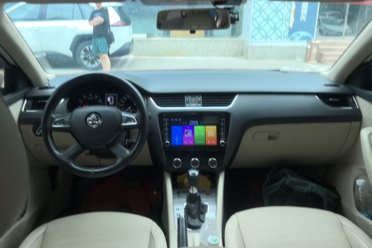 Used Skoda Octavia 2015 1.6L Automatic Yijun Edition Center Console