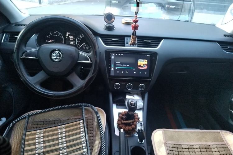 Used Skoda Octavia 2015 1.6L Manual Yijie Edition Center Console
