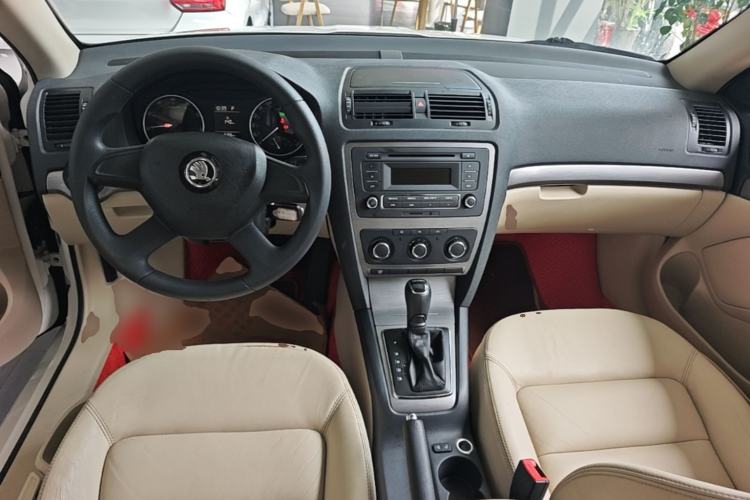 Used Skoda Octavia 2015 Classic Model 1.6L Automatic Yijie Version Center Console