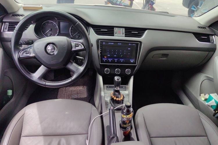 Used Skoda Octavia 2015 1.6L Automatic Yijun Edition Center Console