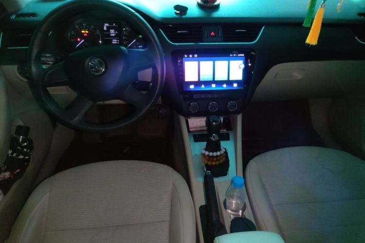 Used Skoda Octavia 2015 1.6L Automatic Yijie Edition Center Console