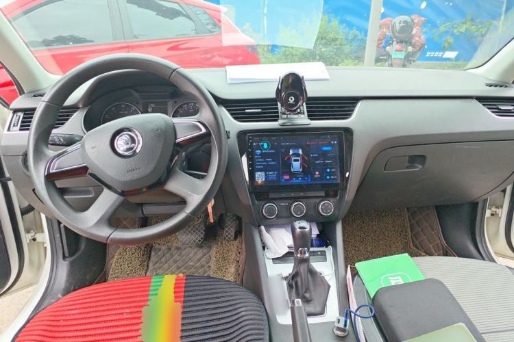 Used Skoda Octavia 2015 1.6L Automatic Yijie Edition Center Console