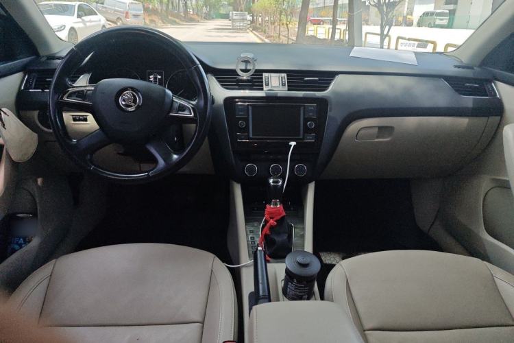 Used Skoda Octavia 2015 1.6L Automatic Yijun Edition Center Console