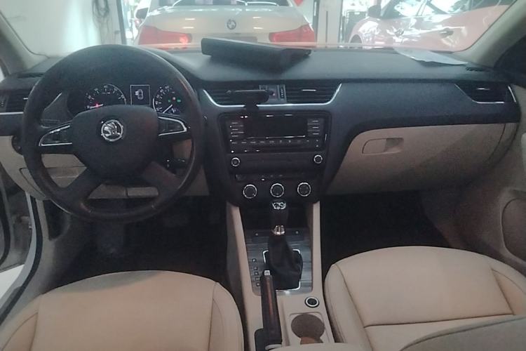Used Skoda Octavia 2015 1.6L Automatic Yijun Edition Center Console